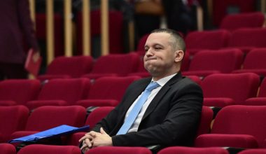 Κι άλλα επεισόδια: Κουκουλοφόροι «έκαψαν» τη Θεσσαλονίκη λόγω της παρουσίας του Η.Κασιδιάρη (βίντεο)
