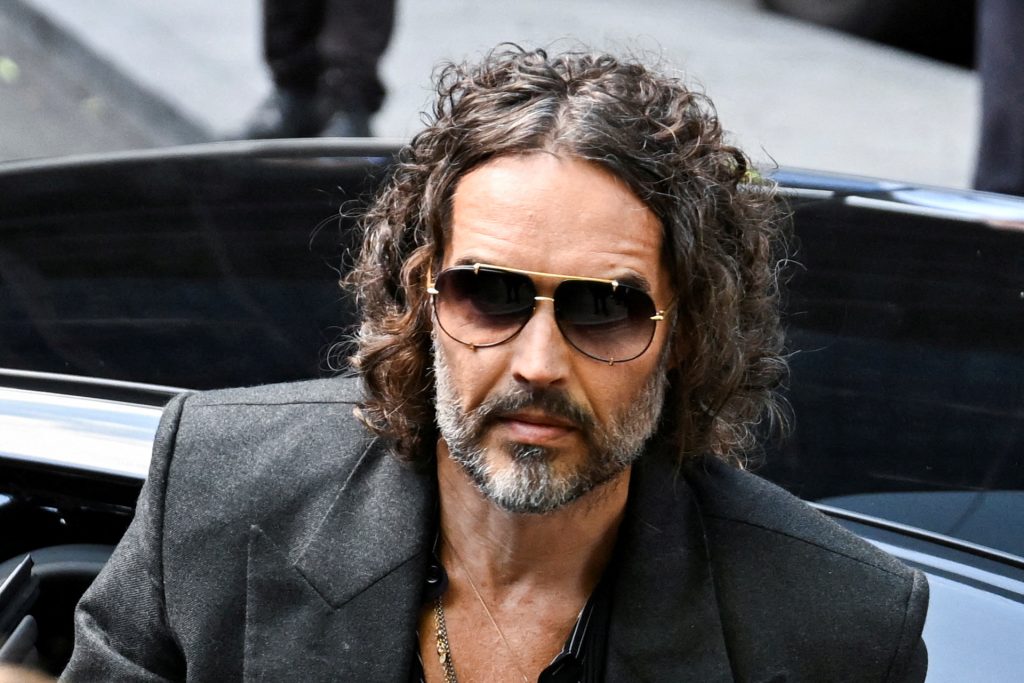 Ράσελ Μπραντ: «Κανείς δεν δέχθηκε να καταθέσει υπέρ μου» – Τι υποστήριξε
