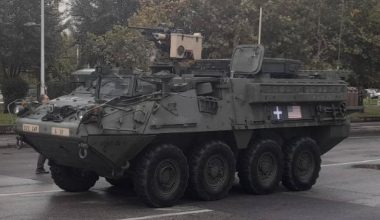Ντροπή τους: Παρέλαση καρναβάλι με ψεύτικα όπλα και δανεικά «δείγματα»