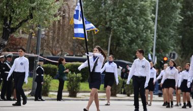 28η Οκτωβρίου: Ποιοι δρόμοι κλείνουν σε Αθήνα και Θεσσαλονίκη – Τι αλλάζει στα δρομολόγια των ΜΜΜ