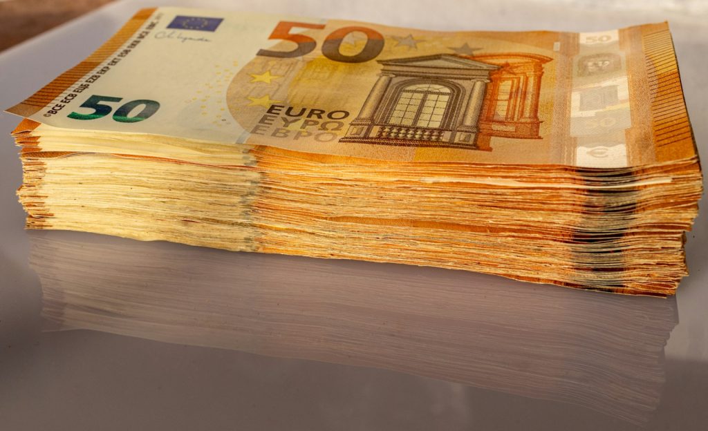 Υποχώρησε η κυβέρνηση για την κατάργηση των μετρητών στις αντικαταβολές!