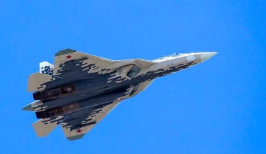Βίντεο: Ρωσικό Su-57 εκτόξευσε τρεις πυραύλους cruise Kh-59/69 κατά ουκρανικής αεροπορικής βάσης