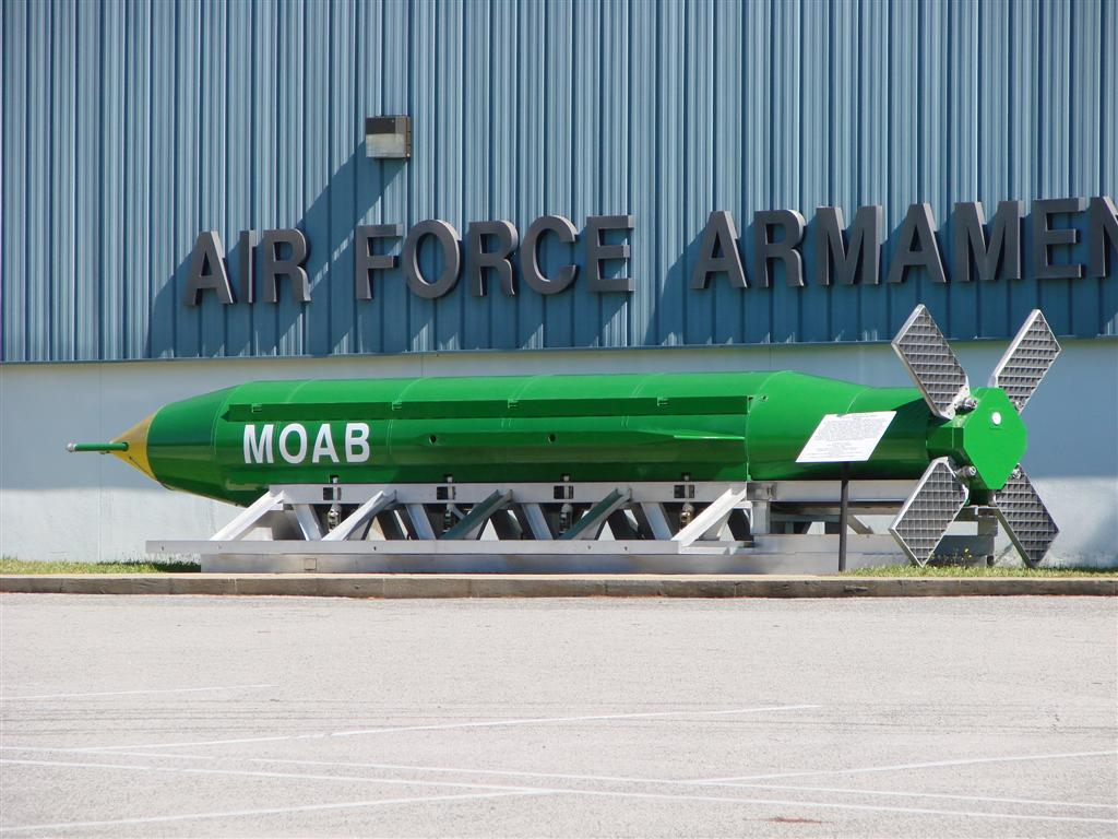 Οι ΗΠΑ έτοιμες να κάνουν χρήση της βόμβας MOAB κατά του Ιράν