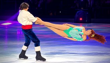«Disney on Ice»: Η στιγμή που η Άριελ «εκτοξεύεται» στον πάγο!