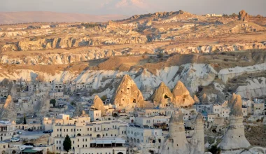 Τουρκία: Κατάρρευση βραχώδους σχηματισμού στο Γκιόρεμε – Αναφορές για νεκρούς