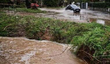Εικόνες καταστροφής σε Πήλιο και Σκιάθο μετά την κακοκαιρία: Πλημμύρισαν σπίτια και καταστήματα