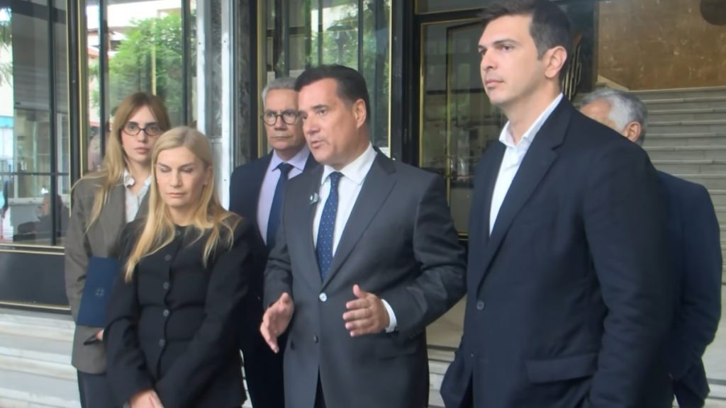 Χαμός στο δημαρχείο Χανίων με τον Αδωνι Γεωργιάδη: «Και Α και ΟΥ και ΟΥ, να ο τηλεγκουρού» (βίντεο)