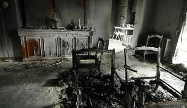 Γλυφάδα: «Μπαμπά μας έκαψε το σπίτι» – Πώς έζησε η οικογένεια τη νύχτα του εμπρησμού