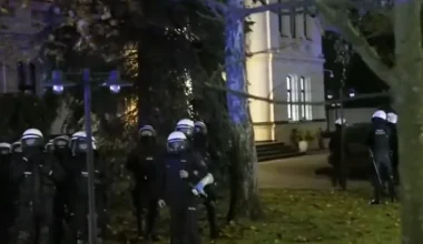 Πολωνία: Η αστυνομία εισέβαλε στο Ανώτατο Δικαστήριο με εντολή Ν.Τουσκ (βίντεο)