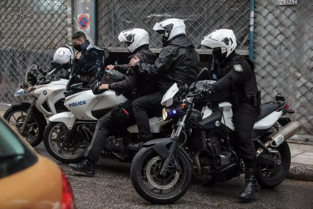31χρονος στον Άγιο Παντελεήμονα προκάλεσε πανικό σε 50χρονη κλέβοντάς της την αλυσίδα από τον λαιμό