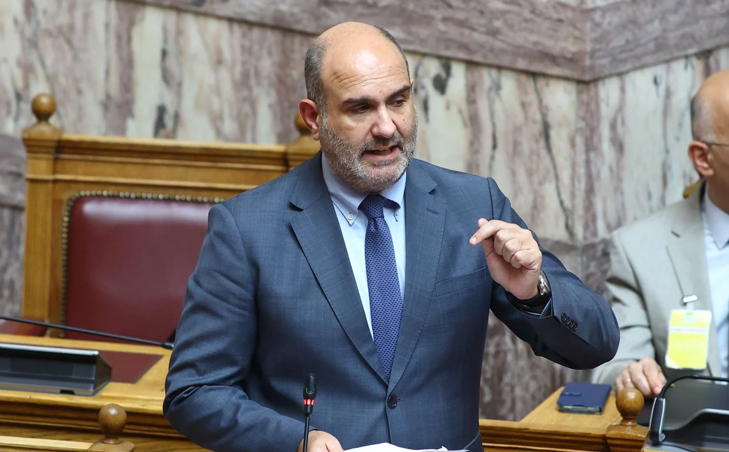 Άτακτη υποχώρηση της κυβέρνησης: Απέσυρε το άρθρο 23 που έδινε ασυδοσία στα funds