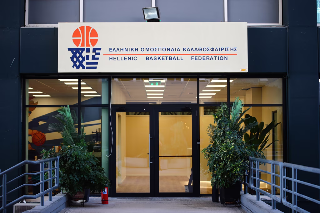 Πρόταση για την προεδρία στης ΕΟΚ σε «θρύλο» του Ολυμπιακού – Ποια είναι η στάση του