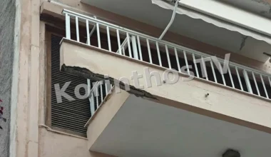 Έπεσαν κομμάτια από μπαλκόνι στο κέντρο της Κορίνθου