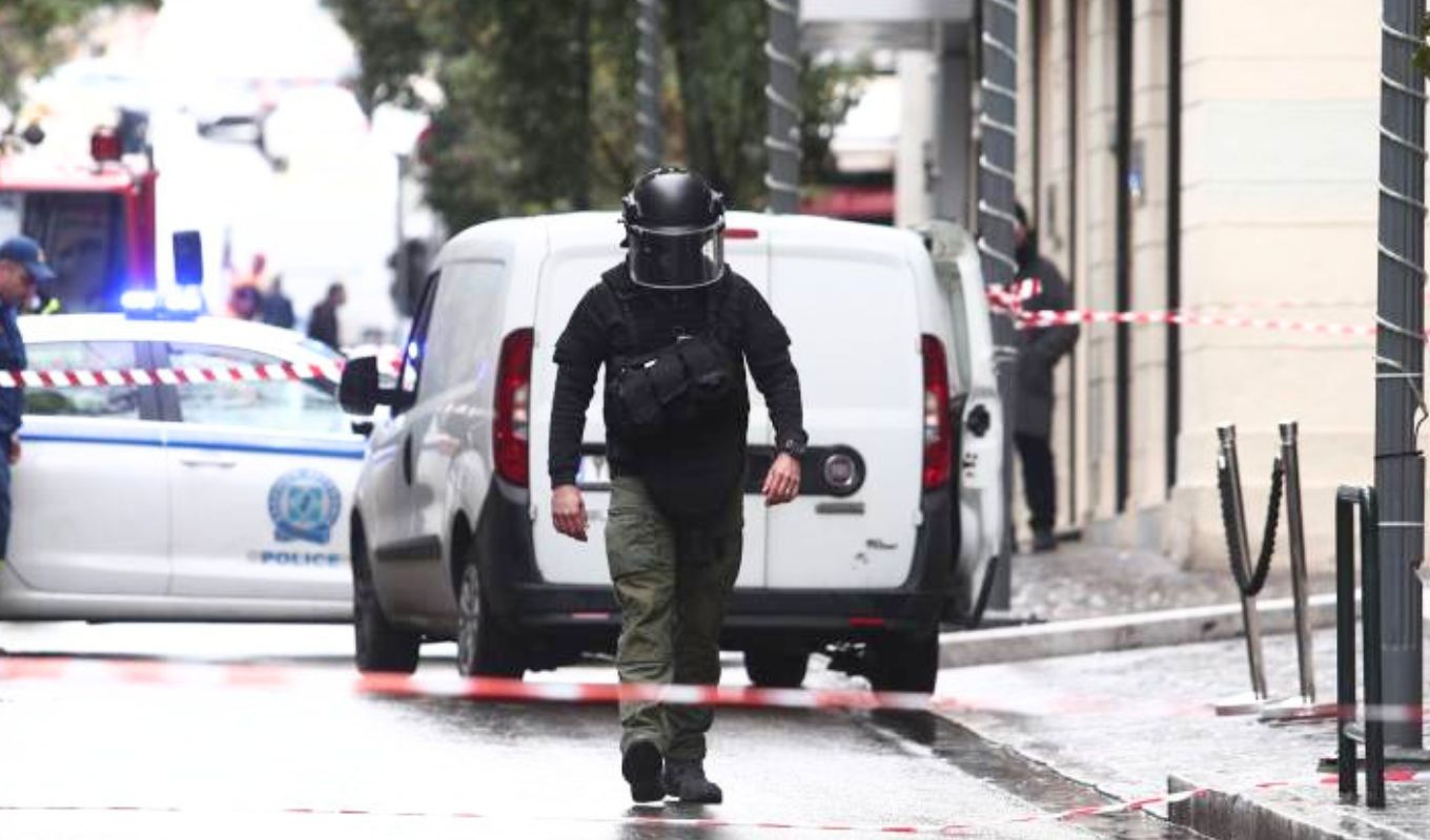 Ύποπτο χρηματοκιβώτιο εντοπίστηκε στην Ομόνοια: Πού έχει διακοπεί η κυκλοφορία
