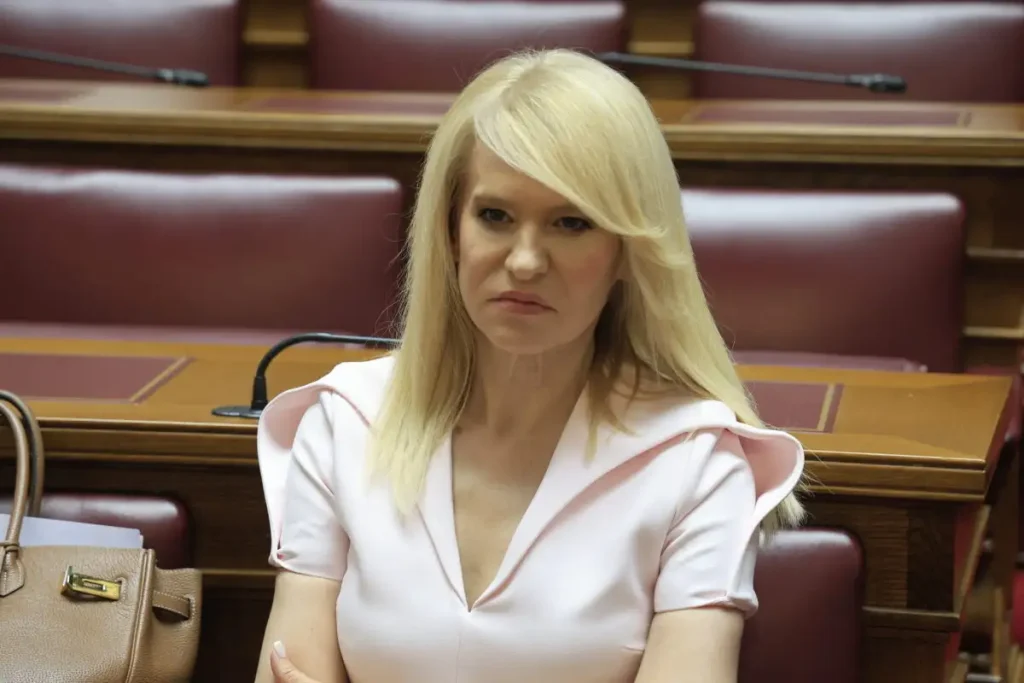 Θ.Τζάκρη για Α.Τσίπρα: «Μαζί του τον ήπιαμε κανονικά – Τον ρουφήξαμε»!