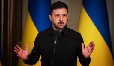 Ουκρανός αναλυτής:  «Δώστε εγγυήσεις στον Ζελένσκι ότι δεν θα διωχθεί και θα διαπραγματευτεί»