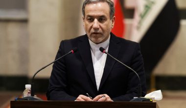 Αμπάς Αραγτσί: «Δεν υπάρχει λόγος για απευθείας συνομιλίες με τις ΗΠΑ»