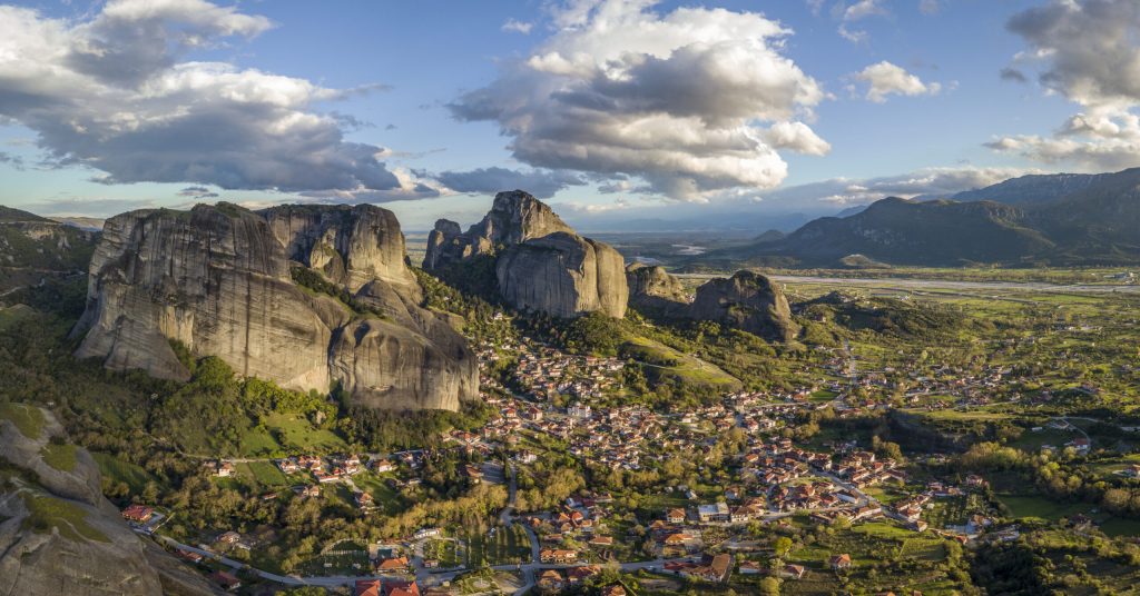 Καστράκι: Το παραδοσιακό χωριό κάτω από τους επιβλητικούς βράχους των Μετεώρων