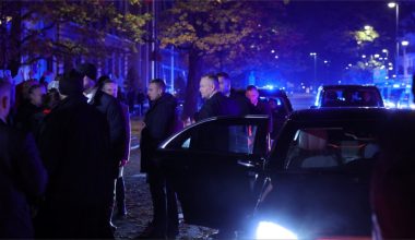 Με σπρωξίματα μπήκε στο Συνταγματικό Δικαστήριο ο πρόεδρος της Πολωνίας