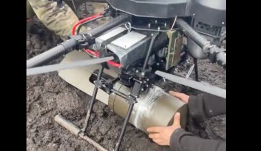 Η Ουκρανία παρουσιάζει νέο drone με διατρητική βόμβα κατά ρωσικών οχυρώσεων (βίντεο)