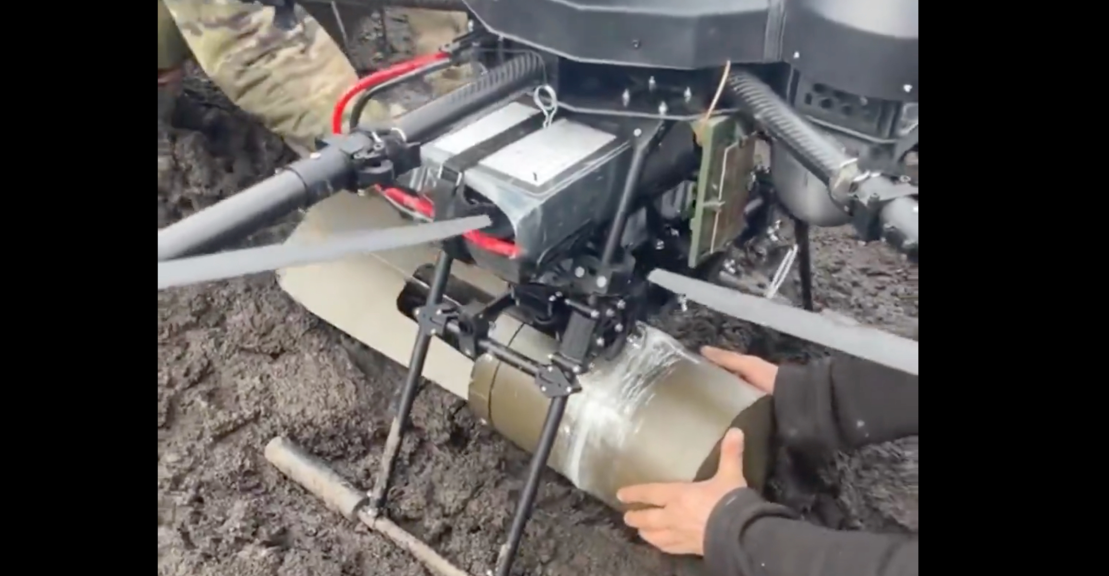 Η Ουκρανία παρουσιάζει νέο drone με διατρητική βόμβα κατά ρωσικών οχυρώσεων (βίντεο)