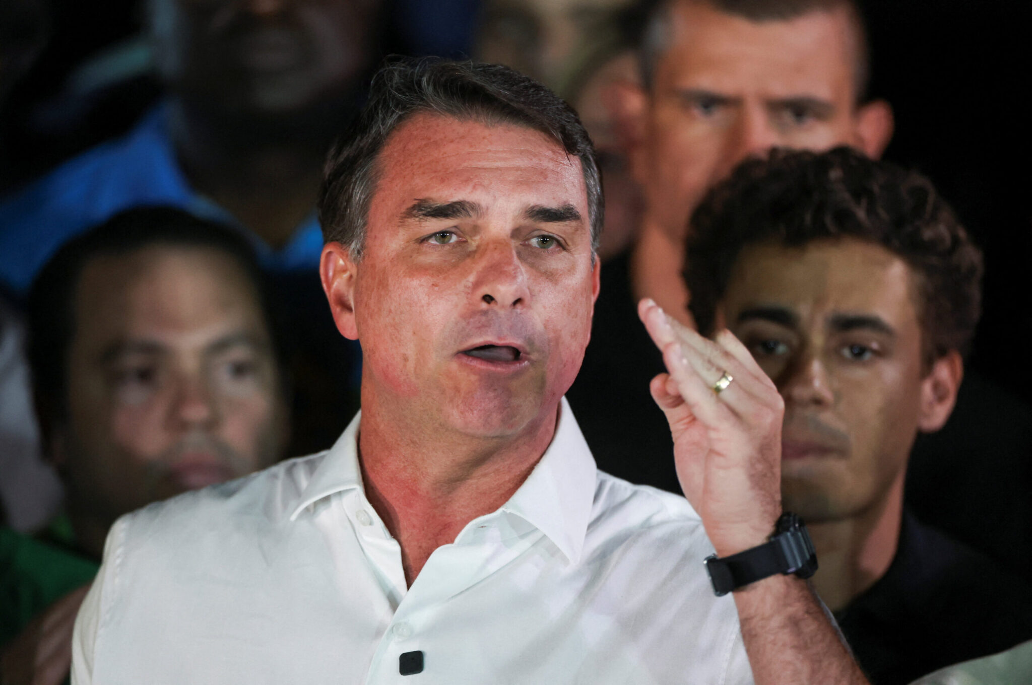 Φλάβιο Μπολσονάρου: «Έφυγα από τη Βραζιλία για να αποφύγω πολιτικές διώξεις»
