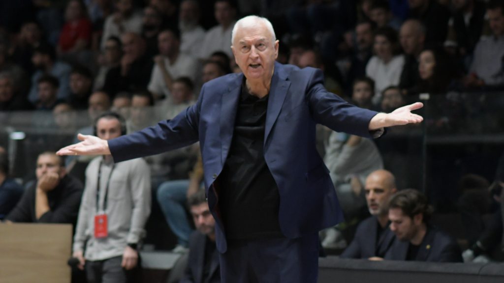 «Κατέρρευσε» από την απογοήτευση ο Σάκοτα μετά την ήττα της ΑΕΚ: «Τι να διορθώσεις…»