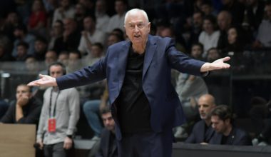 «Κατέρρευσε» από την απογοήτευση ο Σάκοτα μετά την ήττα της ΑΕΚ: «Τι να διορθώσεις…»